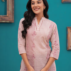 Light Pink Pure Cotton Casual Straight Fit 3/4Th Sleeves Top For Women