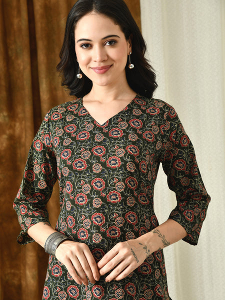 Bottle Green Jaal Pure Cotton Casual 3/4th Sleeves Top for women