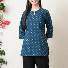 Teal Micro Flower Pure Cotton Casual 3/4th Sleeves Top for women