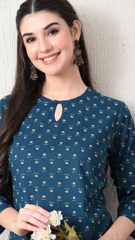 Teal Micro Flower Pure Cotton Casual 3/4th Sleeves Top for women