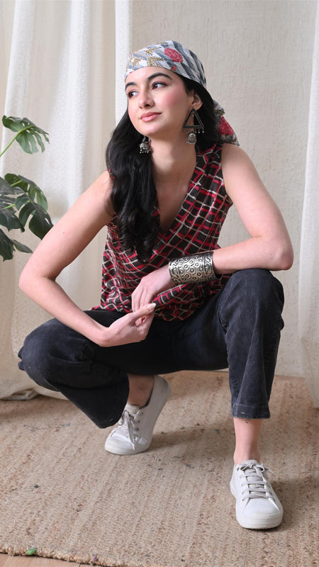 Grey Pink Checks casual A-line v-neck sleeveless top for women