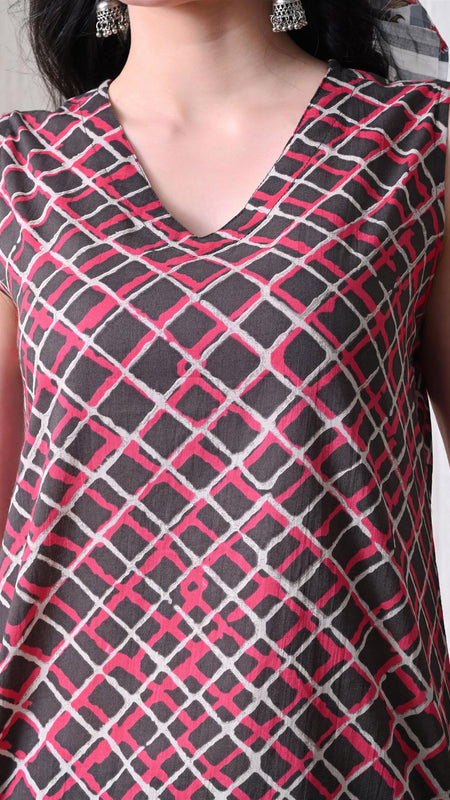 Grey Pink Checks casual A-line v-neck sleeveless top for women