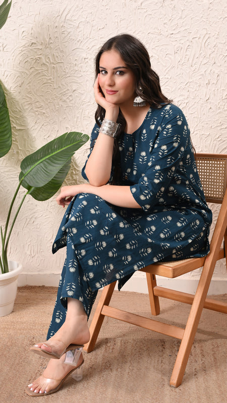 Teal Floral Straight kurta pant set with Sleeves